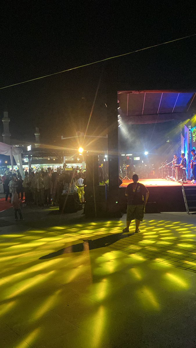 arezau's tweet photo. rame ye https://t.co/D9msbsWwyR
