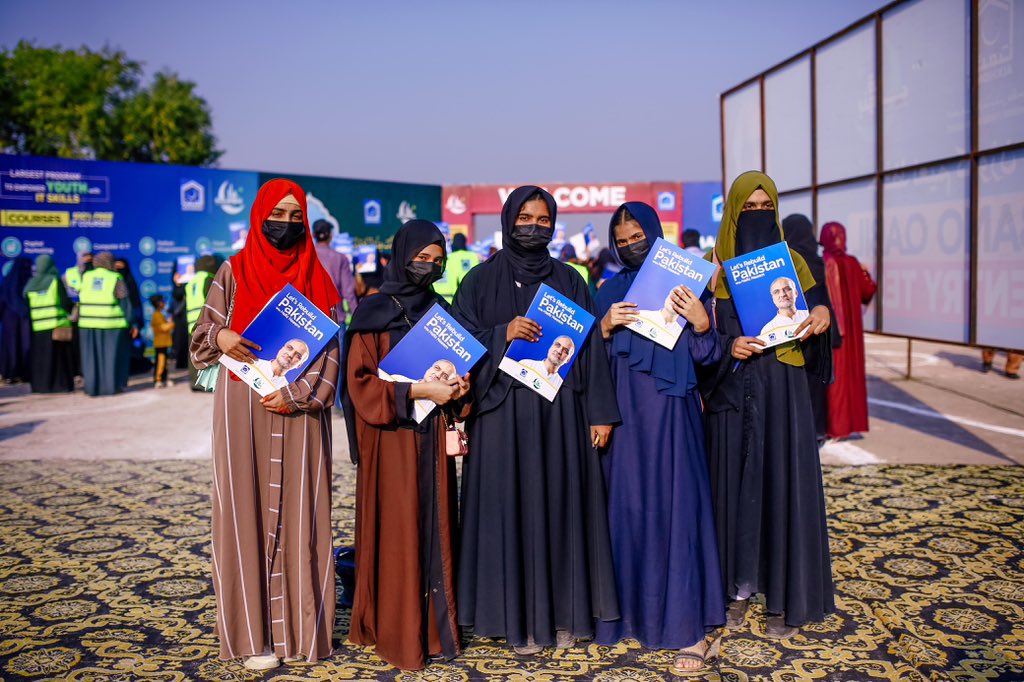 JamshaidMsandhu's tweet image. Hafiz Naeem ur Rehman’s Vision Becomes a Ray of Hope, Uniting Thousands of Youth at Bano Qabil Gujrat Entry Test.
 #BanoQabilGujrat