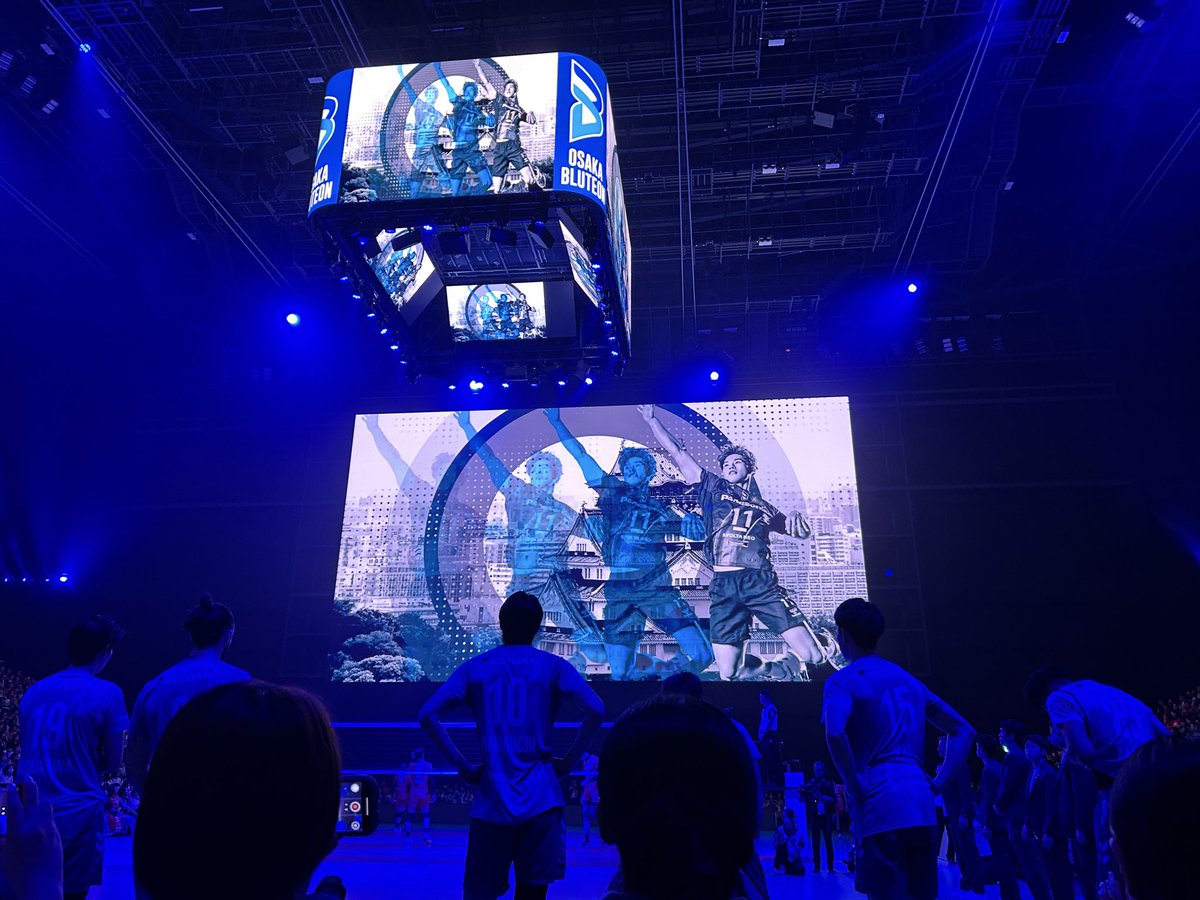 AY225511's tweet photo. ドデカ会場のドデカスクリーンでデカデカと映像映るの良すぎた
エンドから見ると迫力すごかった https://t.co/3CDsfxIrOc