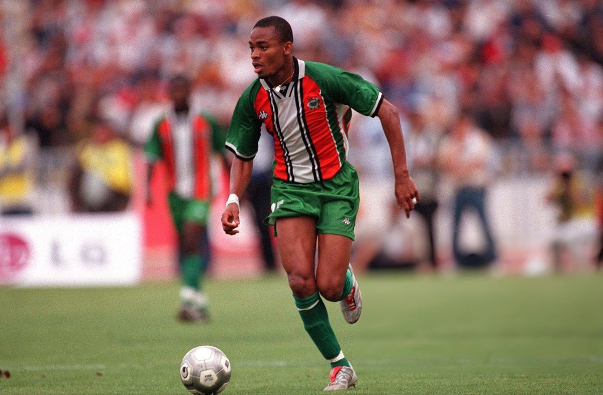 marc225_'s tweet photo. Avis risque mais le maillot de L’Equipe national de Côte d’Ivoire 2000 est notre plus beau maillot https://t.co/pkmO0mbAHl