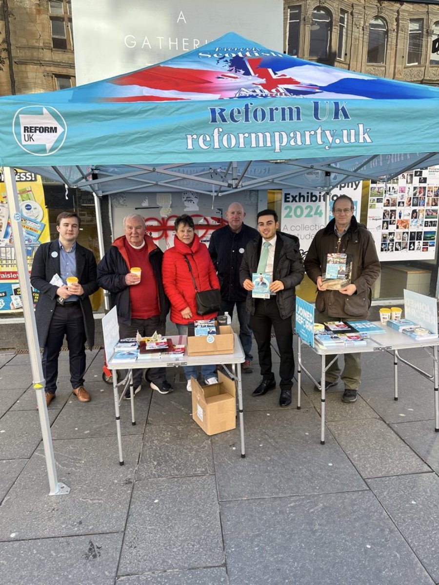 🏴󠁧󠁢󠁳󠁣󠁴󠁿 Cllr Jamie McGuire out with Reform UK Scotland in Paisley - great conversations &amp; huge support!

“Real belief that we will reverse the managed decline in this country. Momentum is growing - &amp; we’re only just getting started”

Scotland needs Reform

#ReformUK #Scotland