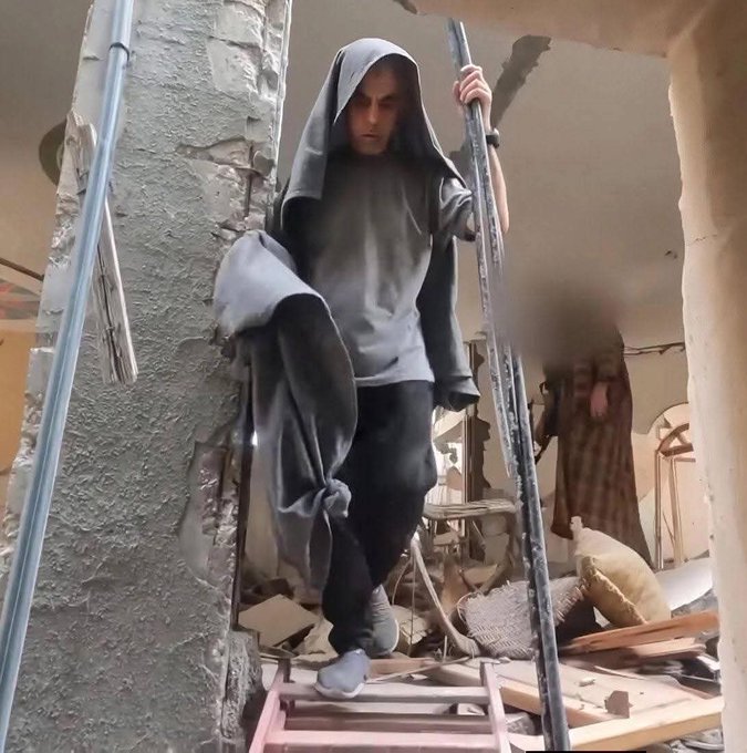 رَجُلٌ مِنْ زَمَنِ الصَّحَابَةِ.