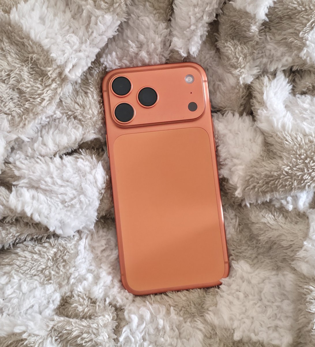 Holly - I like tech tweet media