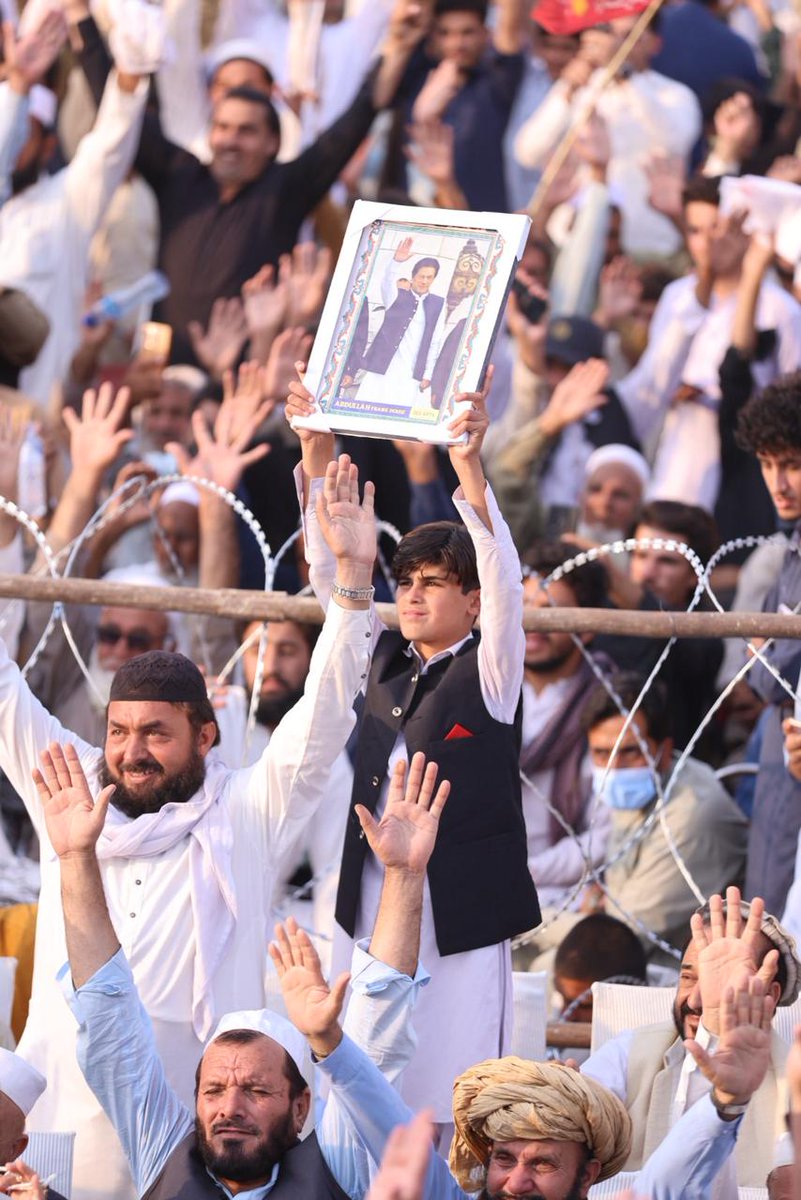 Miftahjadoon's tweet photo. خان کو قید میں ڈال کر
تم نے خود کو تاریخ کے مجرم بنا لیا۔
#ReleaseLeaderOfMajority 
#سسٹم_کاباپ_عمران_خان https://t.co/eZGIYA2jSy