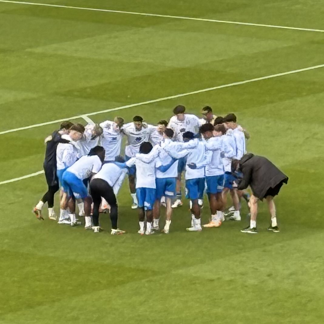 TobyWoody's tweet image. Pre-match pre-match cuddle #pufc