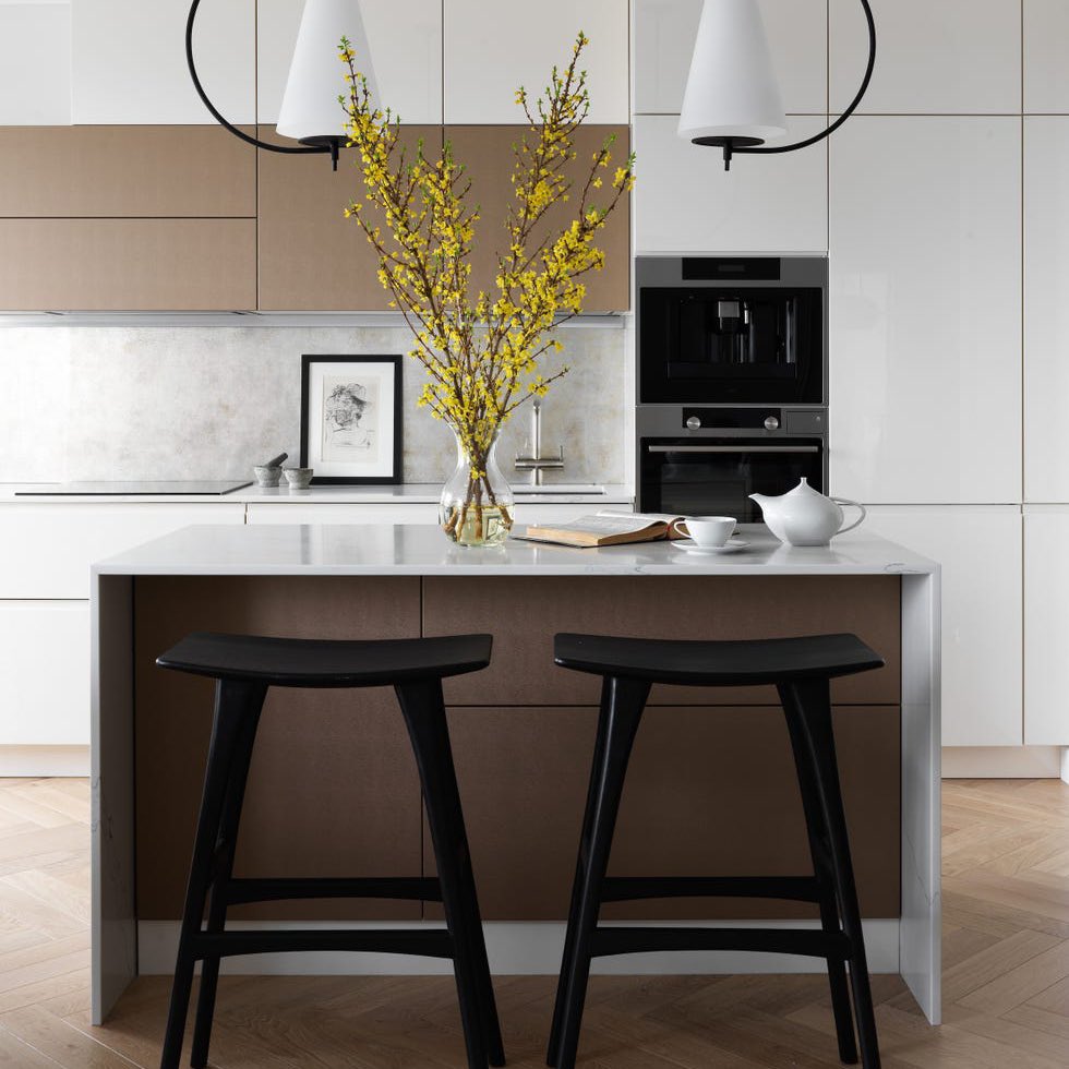 La diseñadora Maria Rodionovskaya fusionó dotó de alma la vivienda y posee un exclusivo uso del color. nuevoestilo.es/casas/a6905764…

Proyecto: Maria Rodionovskaya, de On plane design
Fotos: Sergey Krasyuk
Estilismo: Tatiana Gedike