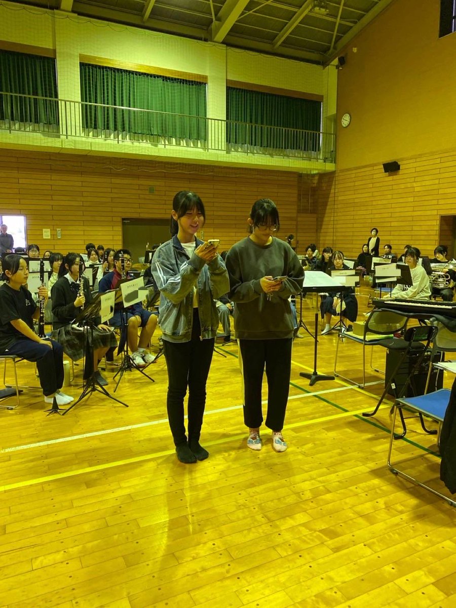 明日は広見地区センター祭りです❗️

レゾネアの団員は明日午前9時30分から演奏します‼️

流行りのポップス曲からCMでも使われるような有名曲まで誰もが楽しめるような曲を演奏します🎶

皆さん、ぜひ聴きに来てくださいね😚