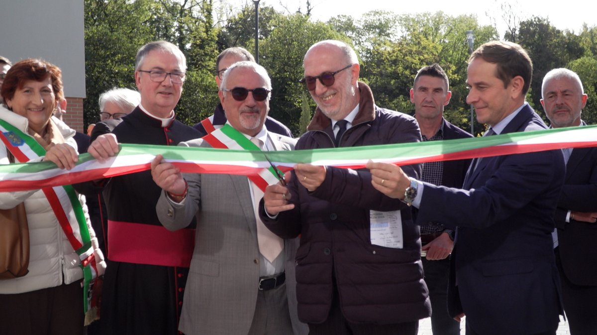 "L'apertura a Codroipo del primo Ospedale di comunità realizzato in #FVG in grado di ospitare anche Suap e hospice è un risultato importantissimo frutto del lavoro di tanti professionisti sostenuti con convinzione dalle istituzioni". Così <a href="/Riccardi_FVG/">Riccardo Riccardi</a>.
👉ibit.ly/XLQYq