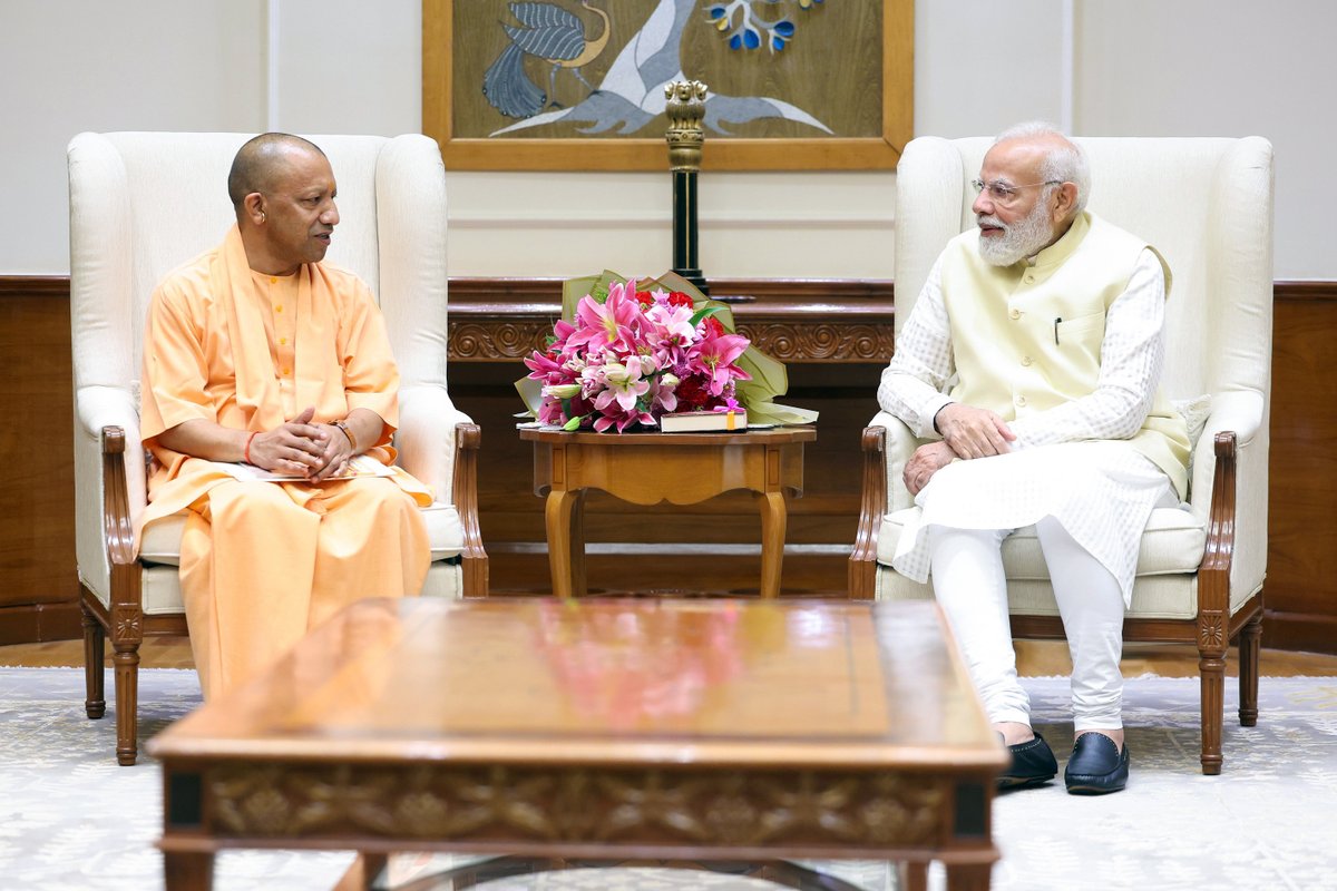 Yogi Adityanath (@myogiadityanath) on Twitter photo आज नई दिल्ली में आदरणीय प्रधानमंत्री श्री <a href="/narendramodi/">Narendra Modi</a> जी से शिष्टाचार भेंट कर मार्गदर्शन प्राप्त किया।
आपका सान्निध्य हमें कर्मपथ पर अडिग रहने की ऊर्जा देता है। हमारे लिए आपका पाथेय, नीति भी है और शक्ति भी।
अपना बहुमूल्य समय प्रदान करने हेतु हार्दिक आभार प्रधानमंत्री जी! आज नई दिल्ली में आदरणीय प्रधानमंत्री श्री <a href="/narendramodi/">Narendra Modi</a> जी से शिष्टाचार भेंट कर मार्गदर्शन प्राप्त किया।
आपका सान्निध्य हमें कर्मपथ पर अडिग रहने की ऊर्जा देता है। हमारे लिए आपका पाथेय, नीति भी है और शक्ति भी।
अपना बहुमूल्य समय प्रदान करने हेतु हार्दिक आभार प्रधानमंत्री जी!