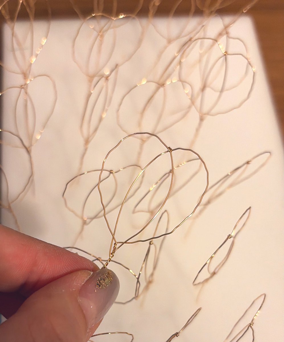 Shikisoumono's tweet image. 今日はハートの形をした花びらの
原型を作ってました💫