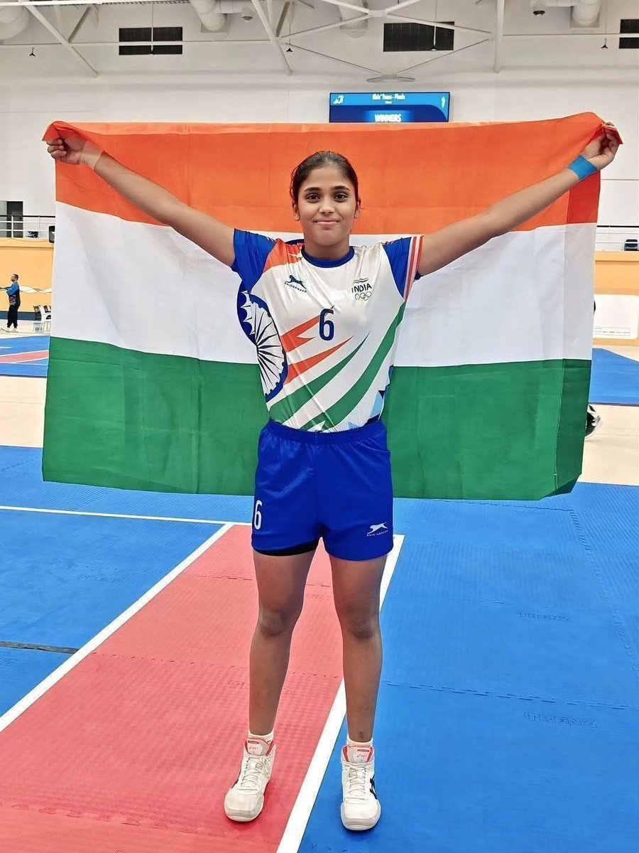 பஹ்ரைனில் நடைபெற்ற 2025 ஆசிய இளைஞர் விளையாட்டுப் போட்டிகளில் (Asian Youth Games 2025) கபடிப் பிரிவில் ஆடவர் மற்றும் மகளிர் பிரிவுகளில் இரட்டைத் தங்கப் பதக்கங்களை வென்ற இந்திய அணிகளுக்கு எனது மனமார்ந்த பாராட்டுகளைத் தெரிவிப்பதில் பெருமகிழ்ச்சி கொள்கிறேன். இச்சாதனையில் பங்களித்த