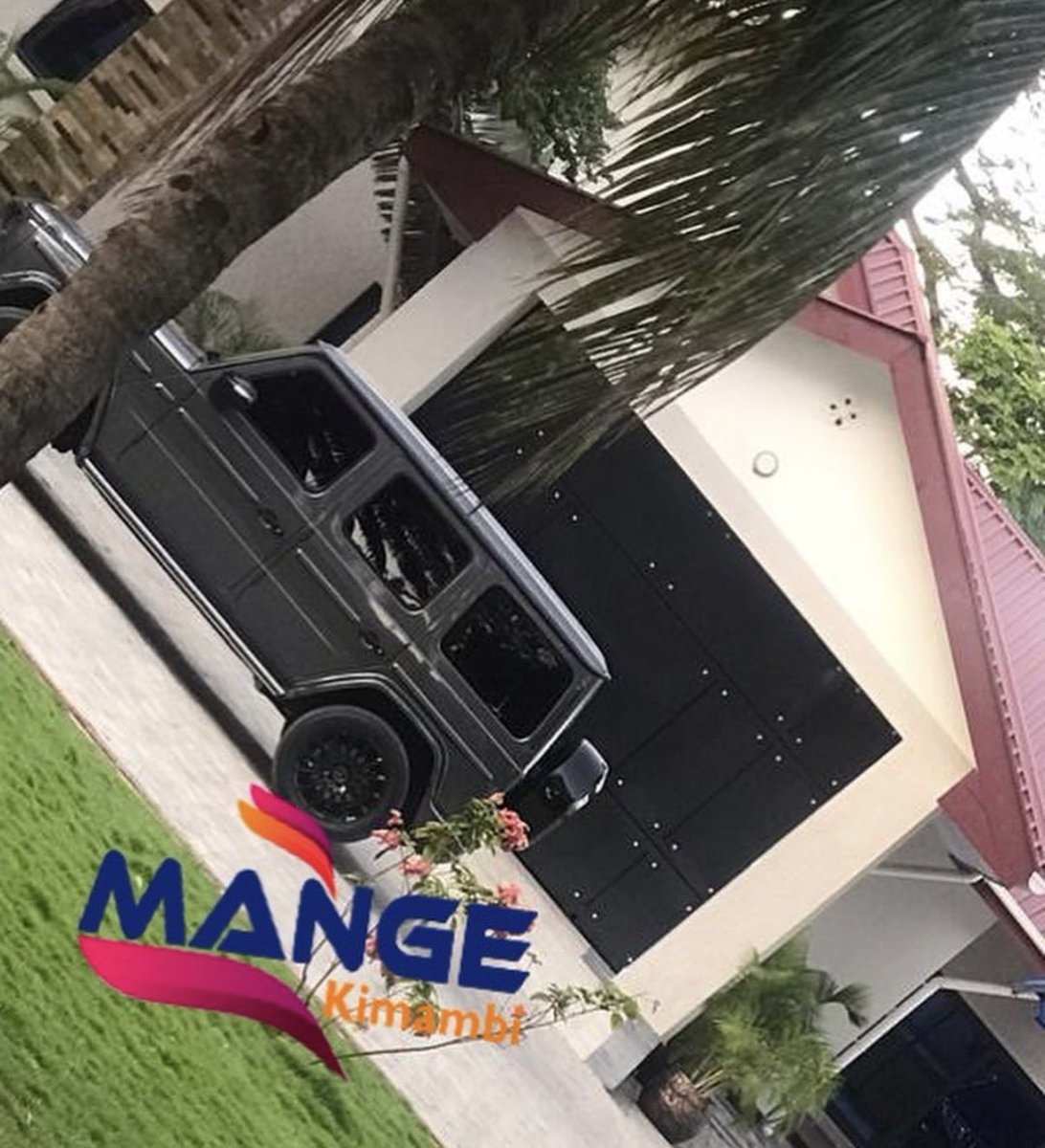 C_NyaKundiH's tweet image. As was exposed 

Tanzania’s First Family exposed 👀

President’s son Abdul lives like a king — Bentleys, Gwagon Brabus, Maybach, Rolls Royce all parked at his Mikochini mansion.

One Bentley insured for TSh 20 million, another Gwagon for TSh 26 million. 💸

October 29th is a…
