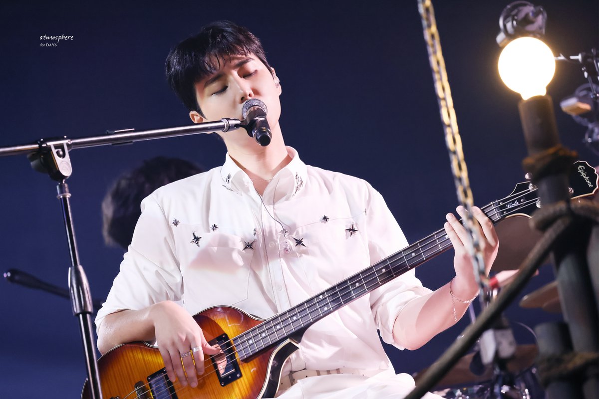 youngk's dimple & flower pose lover (@bassistadmirer