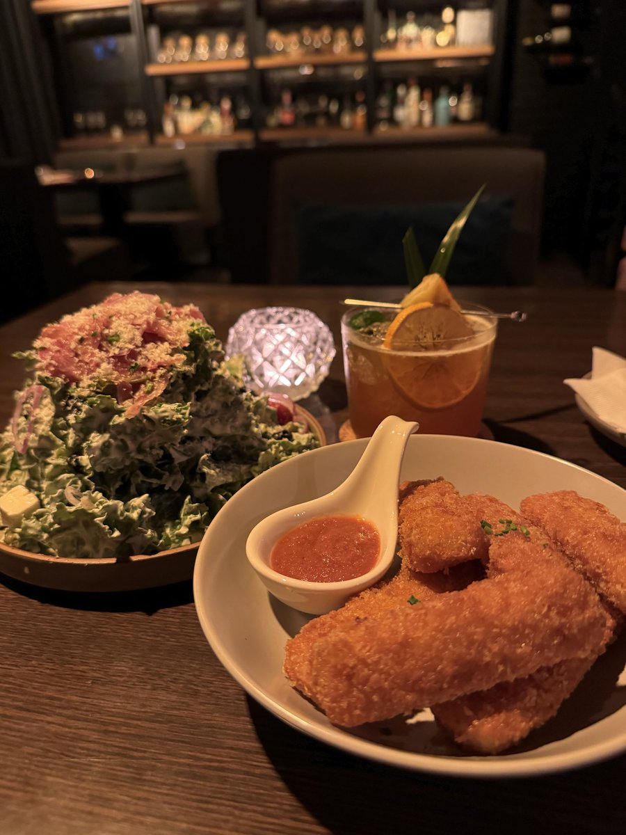 普段こんなオシャレなお店に1人では行けないけど旅行ってなると行けちゃうの不思議😉
(台湾のドラマで使われてたお店🍻)
この時他にもパスタも頼んでて、よく食べたなって思う。今じゃ無理笑