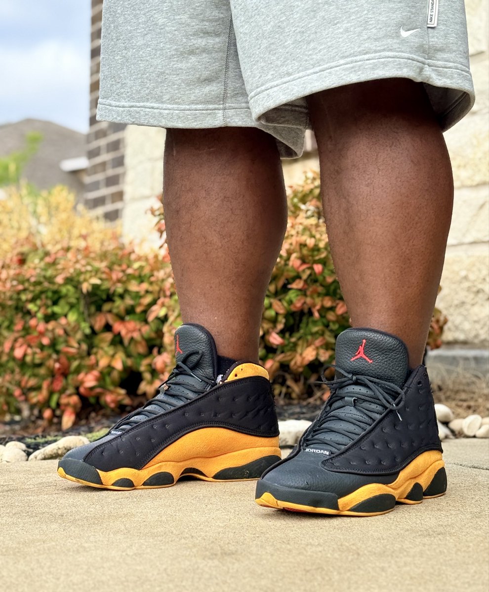 p_kicks23's tweet photo. Todays on 👣 from your friendly neighborhood mailman 📬
Air Jordan 13 Melo “Class of 2002”
Color: Black/University Red-University Gold
Style Code: 414571-035
Release Date: September 15, 2018
Price: $190
#sneakerhead #YourSneakersareDope #sneakeradmirals #complexkicks #kotd https://t.co/dbhVtBcrke