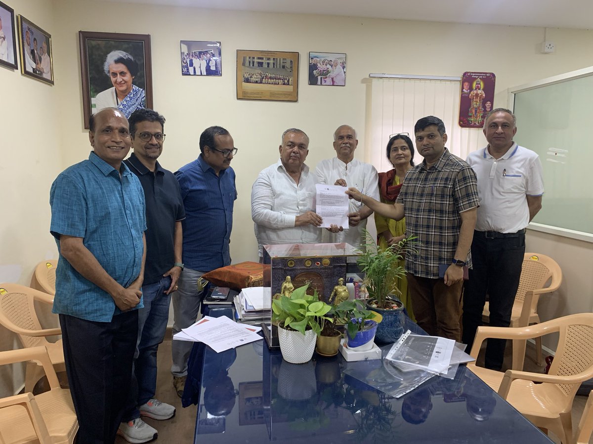 SarjapuraRaste's tweet photo. Met with Hon Transport Minister and CTMO BMTC for dramatically improving connectivity to ORR Tech Parks &amp; Yellow Line metro stations from Sarjapur Road, Hosa Road, Harlur Road. Promised action in a week. https://t.co/O0SmgkB0rL