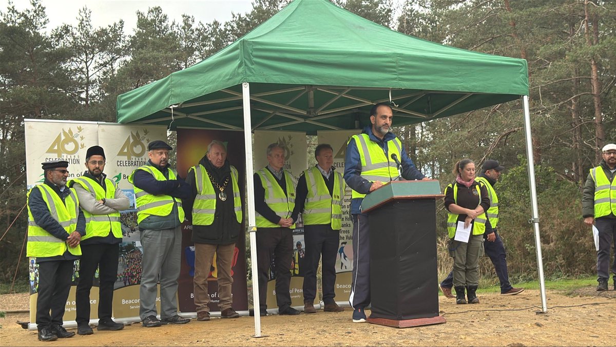 Beaconof_Peace's tweet image. A heartfelt THANK YOU to all 250+ walkers, volunteers, and supporters who made the Beacon of Peace Charity Walk – East Hampshire such a success! 🙌 Your steps brought light and hope to 43 local charities. #BeaconOfPeace #CommunitySpirit #EastHampshire