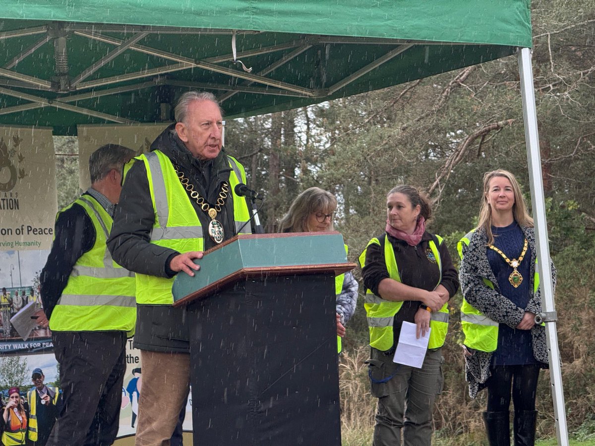 Beaconof_Peace's tweet image. A heartfelt THANK YOU to all 250+ walkers, volunteers, and supporters who made the Beacon of Peace Charity Walk – East Hampshire such a success! 🙌 Your steps brought light and hope to 43 local charities. #BeaconOfPeace #CommunitySpirit #EastHampshire