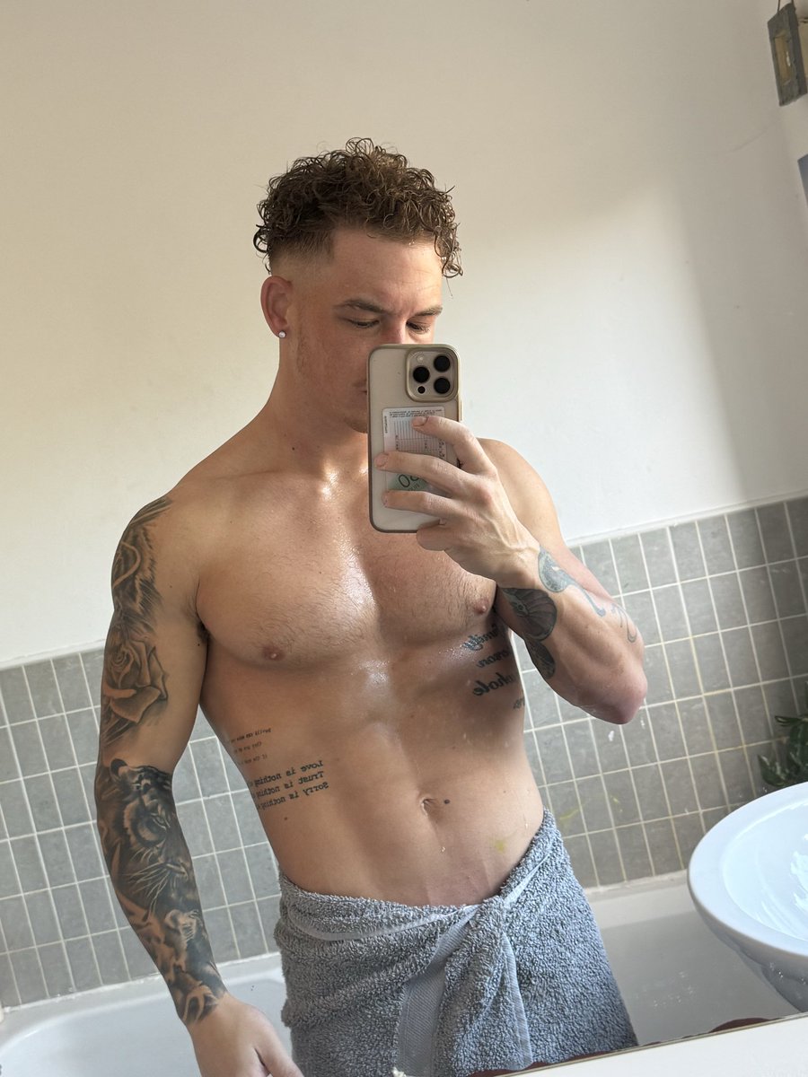 Simpsonleetommy's tweet image. Rate the hairstyle ๐ ๐ซข๐ซข