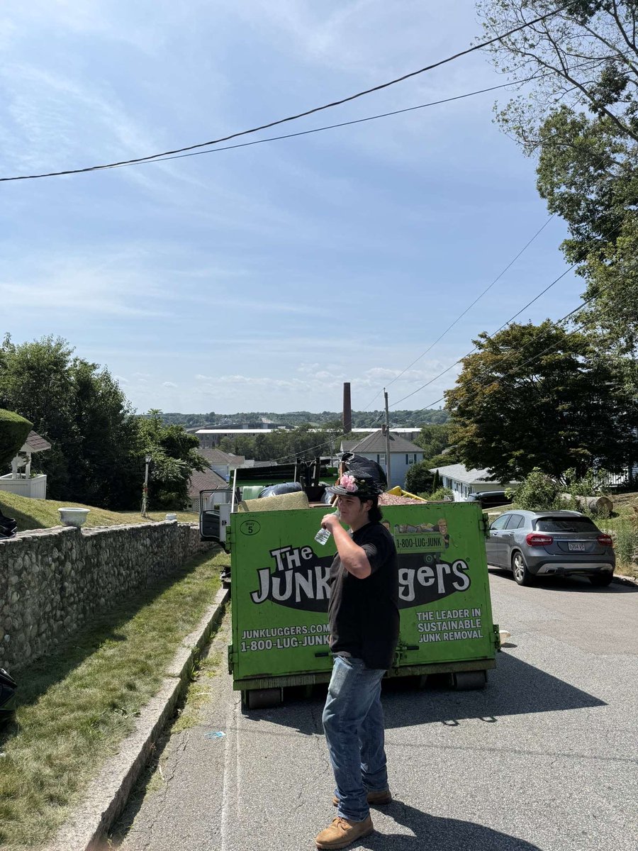 JunkluggersMARI's tweet image. Refueling for the next haul! 💦🚛 Our Luggers keep hydrated while tackling big jobs and keeping Southeastern MA &amp;amp; RI clutter-free. 

♻️ Ready to clear your space? Give us a call today!

📲 (774) 340-2303
.
.
.
#Junkluggers #SoutheasternMA #RhodeIsland #ClutterFree