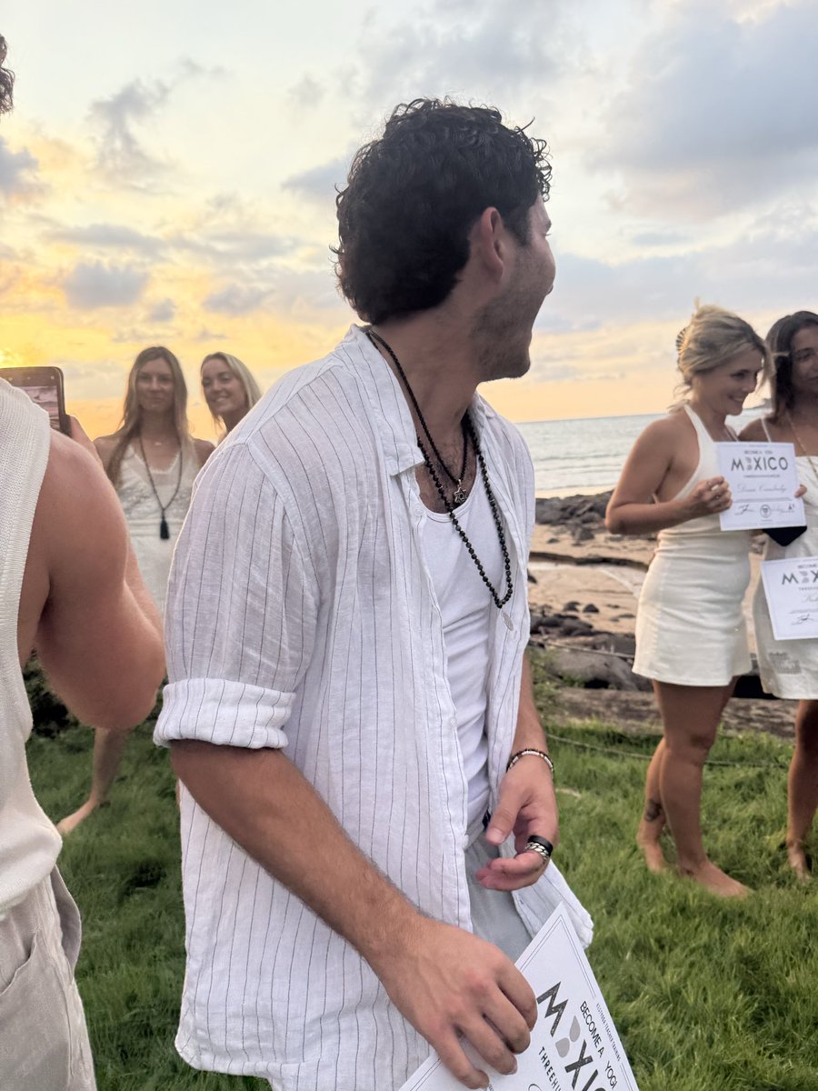 jacklesser_'s tweet image. On today’s edition of you can just do things: 500hr registered yoga teacher ✅ 

Ahooo 🙏 

#Satflow