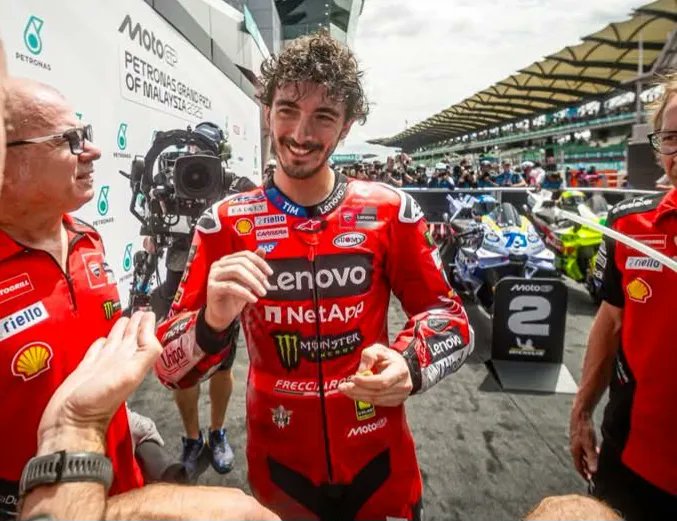 Moto, Gp Malesia: successo Bagnaia! Domina e si prende la pole davanti ad Alex Marquez
firenzepost.it/2025/10/25/mot…