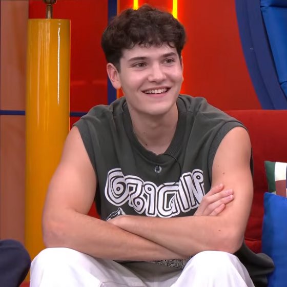 crespo crespillo es de los pocos que puedo asegurar que tiene un lugar en la música y que podrá trabajar en ello si sabe buscarse un buen equipo asi que ahí estaré para escuchar todo lo que saque mi hormiga trabajadora con talento y una persona de 10 #OTDirecto25O