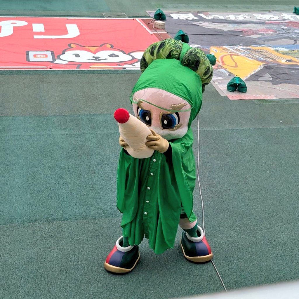 ギッフィー⋯やさいのようせいだと思ってごめんなさい⋯。レンゲソウなのは、下見の時に知りました。今日の仮装は、レタスやキャベツじゃなくて、ブロッコリーだったのね😂
#FC岐阜
#ギッフィー