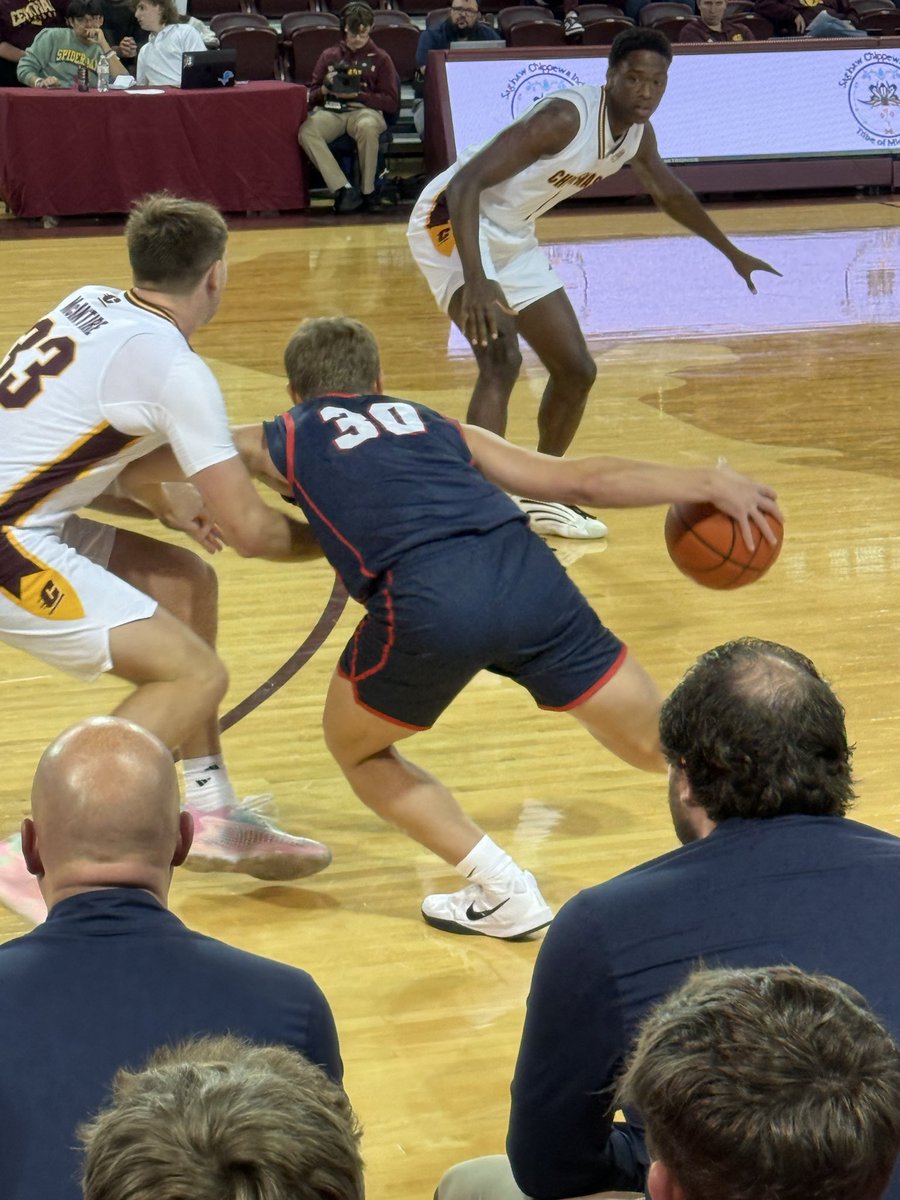 wallakerk1's tweet photo. Extreme proud mom and dad moment last night. @GarberDukes alum, @cadewallaker , played in his first collegiate game vs. Central Michigan. Just a kid from Bay City playing at the next level. Go Cardinals!!🏀🏀🏀 https://t.co/oxzb0JwTjE