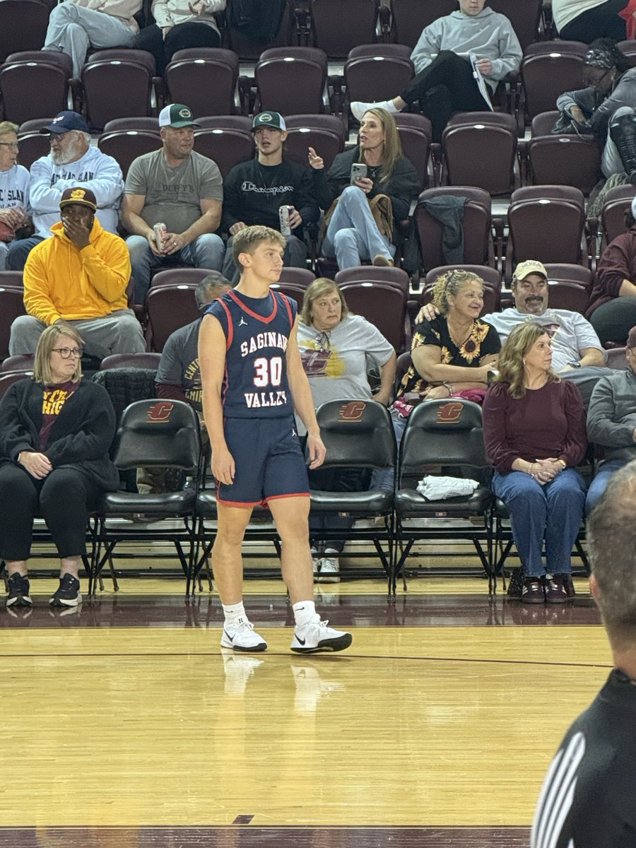 wallakerk1's tweet photo. Extreme proud mom and dad moment last night. @GarberDukes alum, @cadewallaker , played in his first collegiate game vs. Central Michigan. Just a kid from Bay City playing at the next level. Go Cardinals!!🏀🏀🏀 https://t.co/oxzb0JwTjE