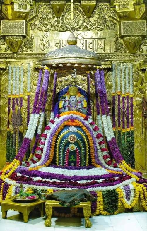 जय श्री सोमनाथ महादेव 🛕

आज के पावन संध्या श्रृंगार आरती दर्शन 
भोलेनाथ के मुखमंडल पर झलकती अद्भुत आभा,
भक्ति और शांति से भरा पवित्र वातावरण 🙏🌺
हर हर महादेव।।🙏🔱