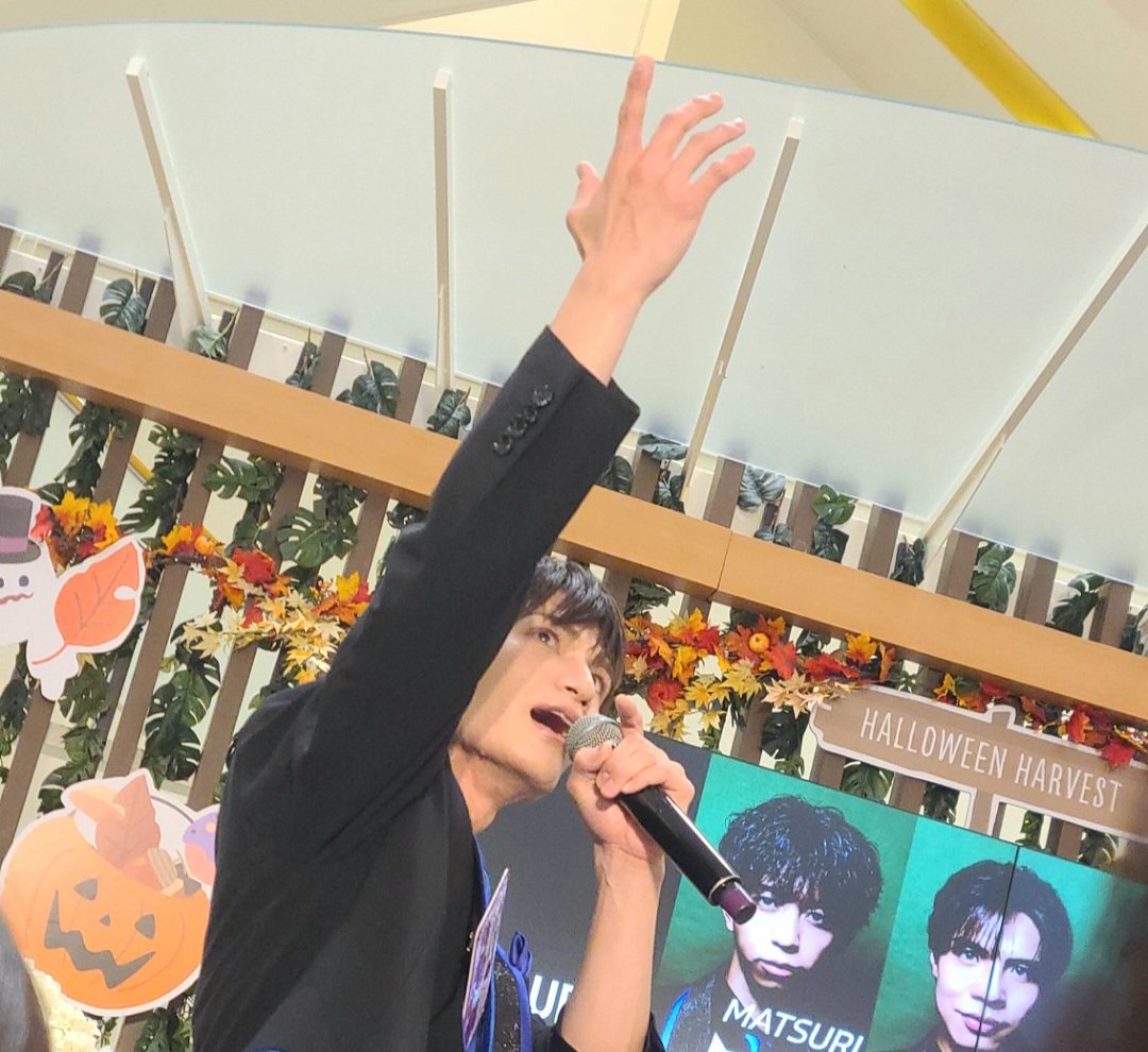 Anzu468's tweet image. 昨日に引き続き、アガベの花
リリイベフォトわたけんver📸笑
2人ともにこにこ可愛いなぁ！
(橋本と小田原1枚ずつ↓)
#MATSURI
#鈴木渉 #橋爪健二