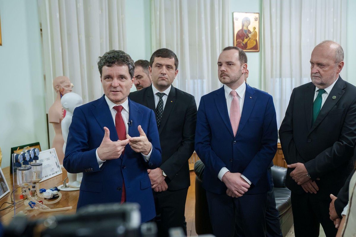 Cea mai mică inimă artificială complet implantabilă, cu aplicație atât pentru adulți, cât și pentru copii, este un proiect dezvoltat de un grup de cercetători și studenți ieșeni cu care am discutat ieri. 

Am fost impresionat de acest proiect cu potențial uriaş. Prototipul se