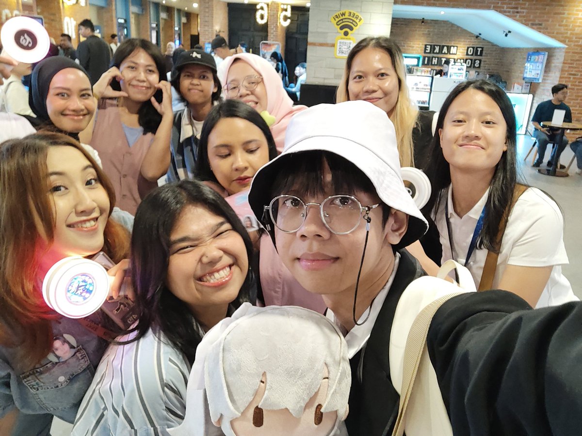 THANKS FOR TODAY, WANSEU... (*>∇<)ﾉ

Aku seneng banget bisa merayakan hari ulang tahun bareng banyak ONCE serta TWICE dengan kisah mereka bisa bertahan bersama dalam 1 grup selama 10 Tahun... 

Gabakalan aku lupain sampe kapanpun... (*>∇<)ﾉ
