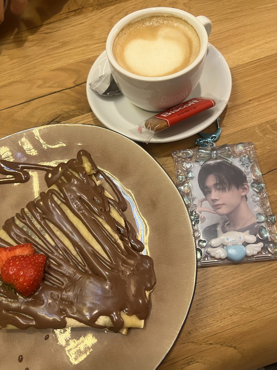jollij0's tweet photo. coffee date ☕️🥞

#LUNÉeats https://t.co/5SgPDdqMWj