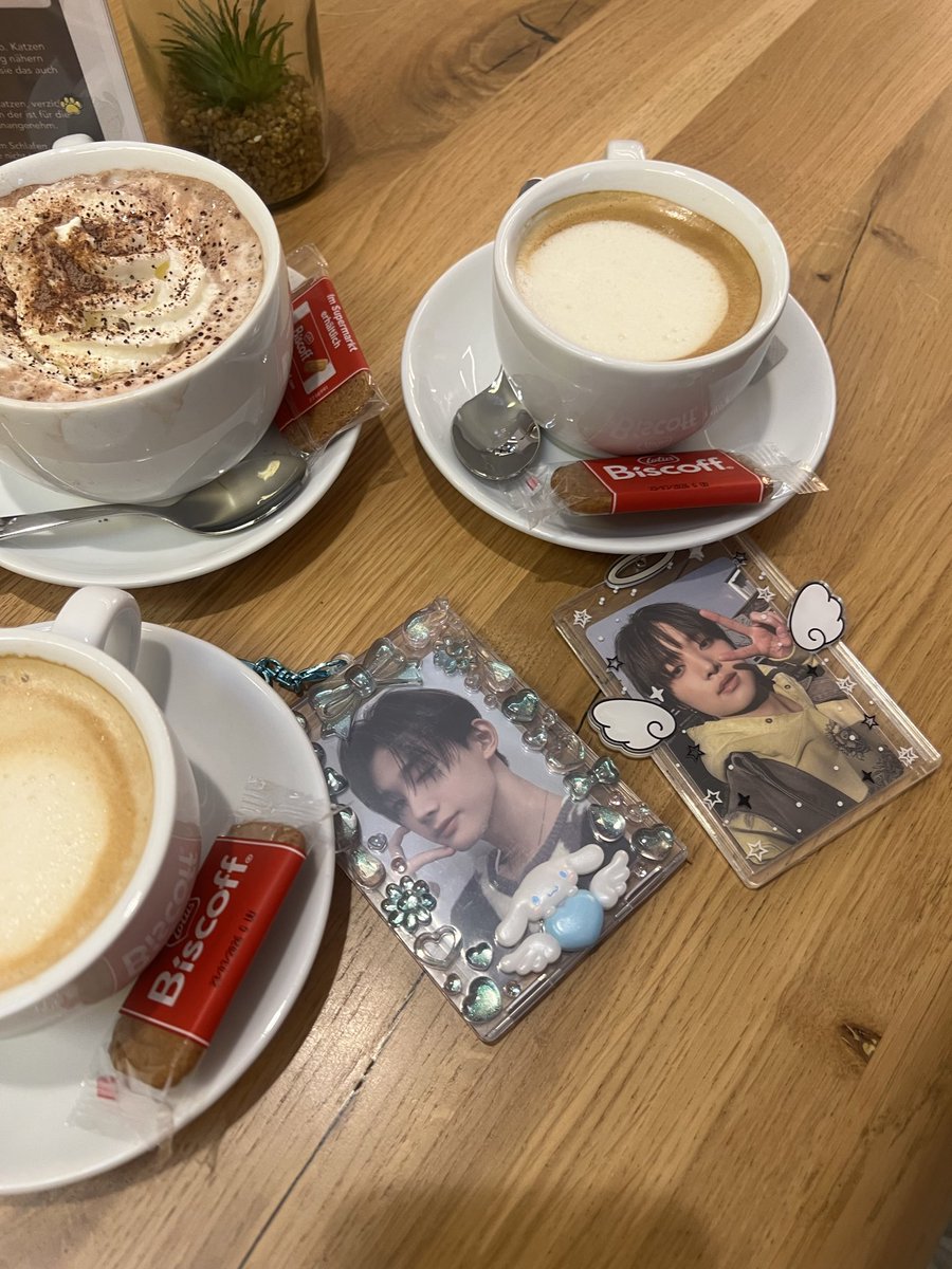 jollij0's tweet photo. coffee date ☕️🥞

#LUNÉeats https://t.co/5SgPDdqMWj