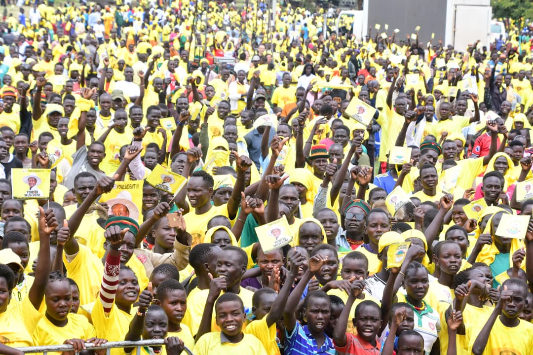 A sea of yellow in Kaabong! The people have turned up in huge numbers to welcome the NRM Presidential Candidate, Yoweri Kaguta Museveni, who is now addressing his final rally of the day at Kaabong Secondary School.
#ProtectingTheGains.