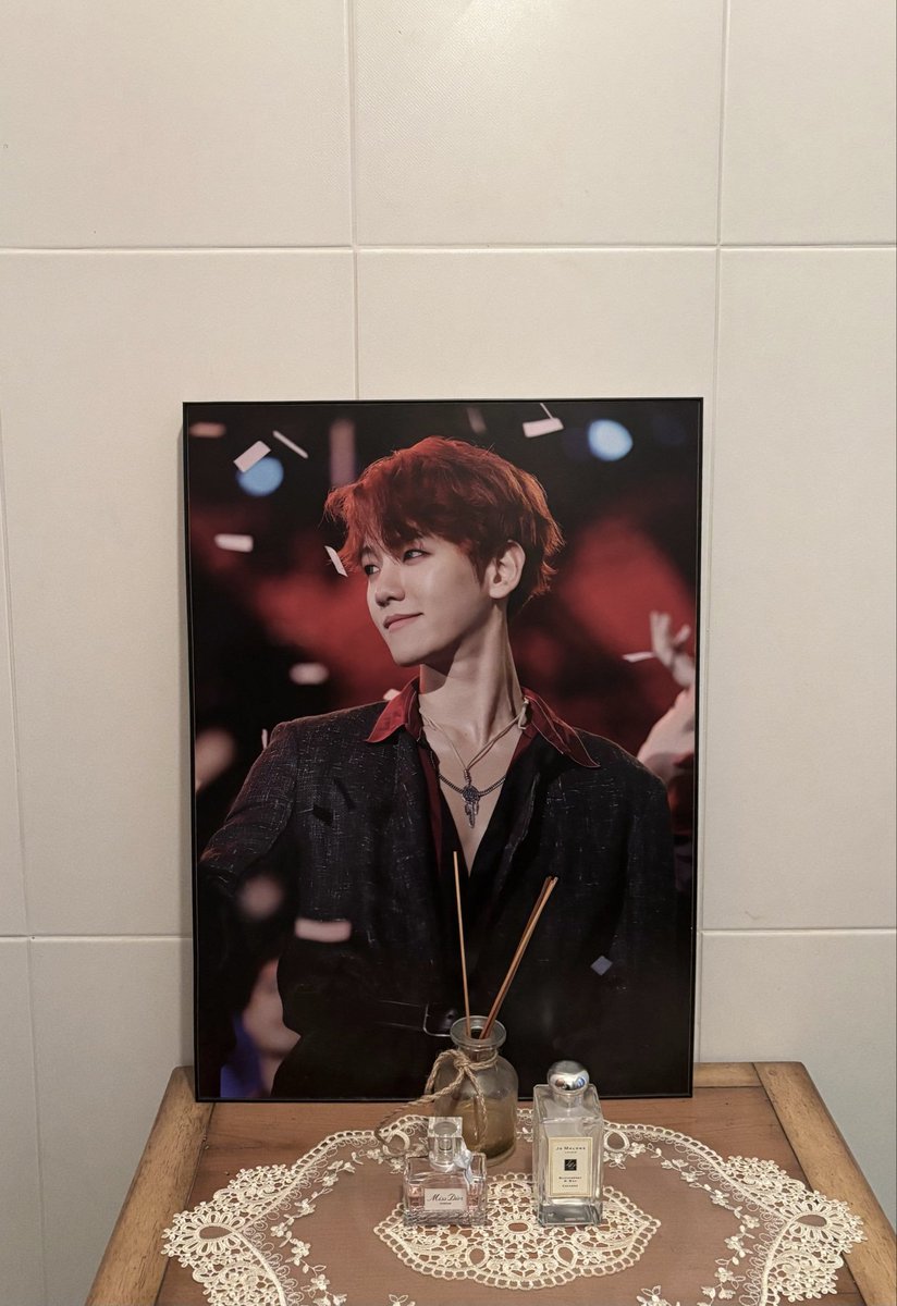 bhbrazil_'s tweet image. #BAEKHYUN e seu spam respondendo a fãs no X. 😅

Fã: Deve ter sido uma agenda muito cansativa pra você estar com três aftas! Por favor, tome suas vitaminas e descanse o dia todo em casa hoje, Baekhyun-ah… Eu passo Albothyl pra você!
Baekhyun: Esse Albothyl não dá… dói demais..