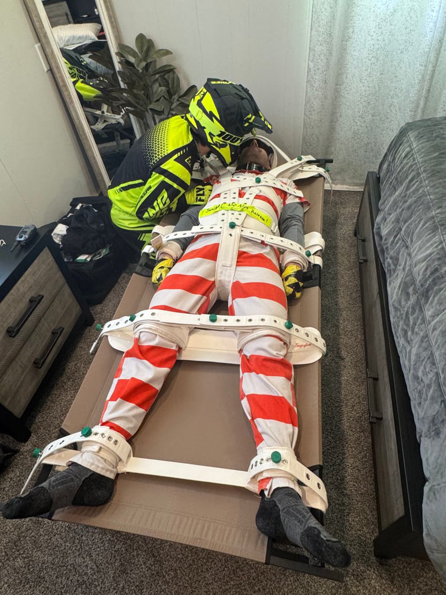 Oh you want out? I woulddddddd but the seal says do not release and I'm an obedient lil dergen so I dunno if I can 👉👈

⬇️: rotkaepple (🟦☁️)
Segufix: <a href="/Pup_SJ/">SJ the Pup</a>