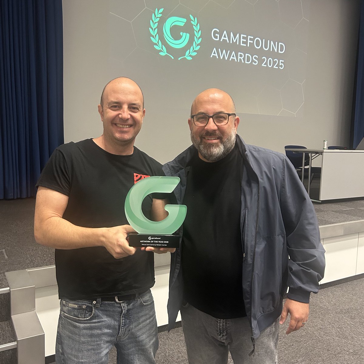 Muy contento por el premio que hemos ganado con #Nexus (<a href="/RedzenGames/">Redzen Games</a>) en los <a href="/gamefound/">Gamefound</a> Awards a Mejor Arte de 2025, entregado en Essen Spiel. 

🔹 +2 años de trabajo
🔹 +200 ilustraciones
🔹 +30 artistas (No IA)