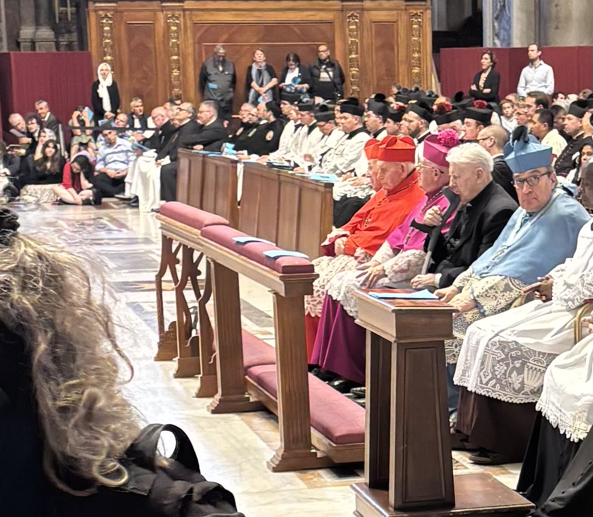 Present at today’s Tridentine Mass: Cardinal Simoni, hero of the persecuted Albanian Church.