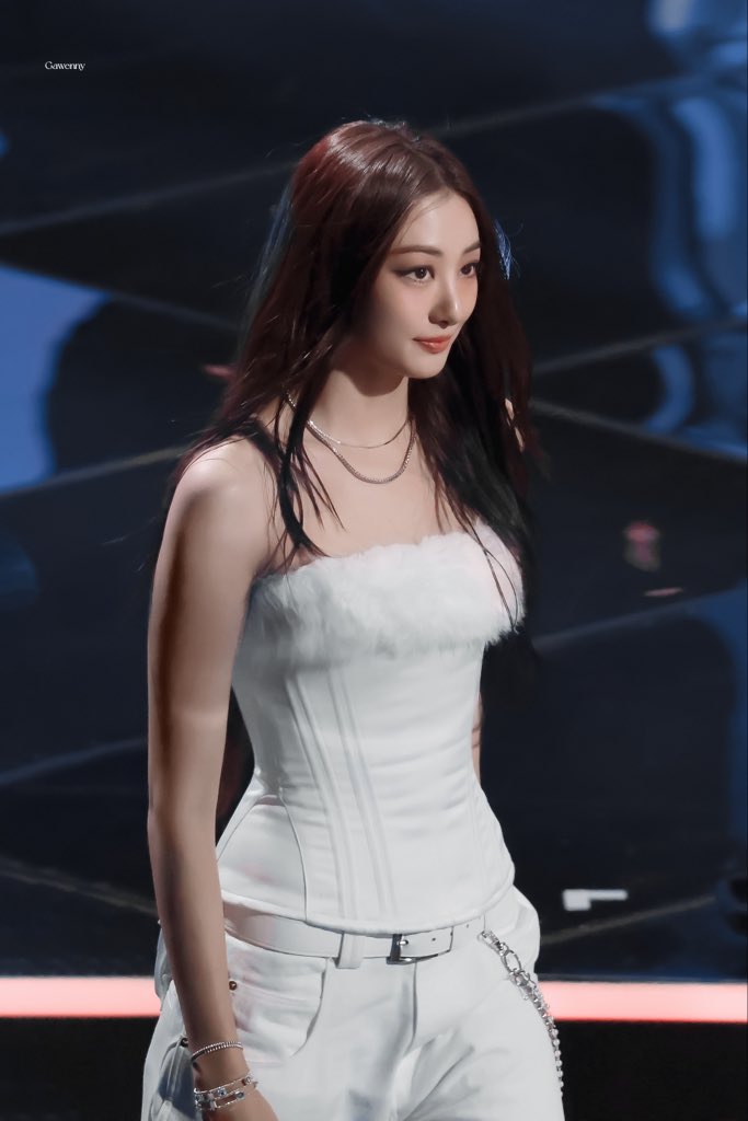 Gawenny427's tweet image. 251025

#MEOVV   #미야오   #GAWON #가원