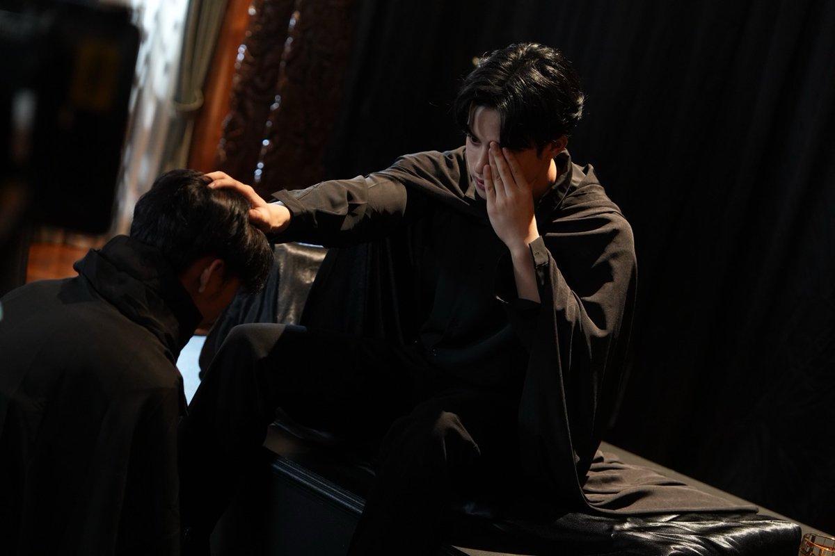 RevampSeriesTH's tweet image. นอกจากมนุษย์ที่ใช้ชีวิตปกติ แวมไพร์ก็ใช้ชีวิตปกติเหมือนกัน ดีใจมากกกก น้ำตาจะไหลลลลลล
#RevampSeriesFinalEP
@BarcodeTin @napat_un