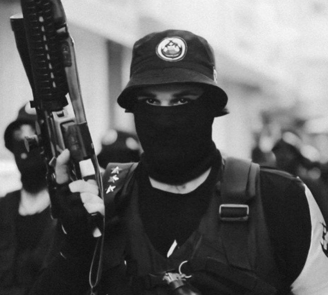 احكي بعرين أسودنا وخلي الإذاعة تذيع
العهد هو العهد واحنا عالعهد يوديع