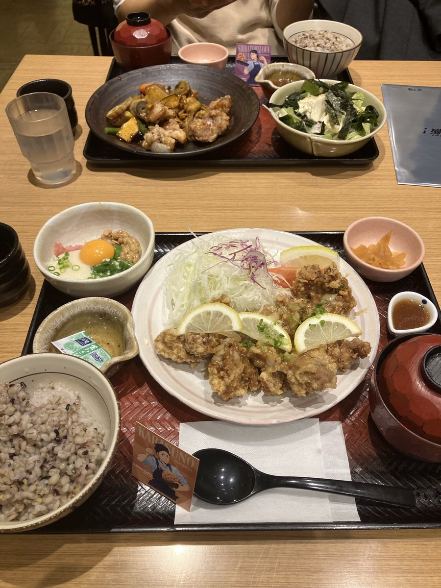 nic0xj's tweet photo. おいかーさんのメニューがめっちゃ迷ったけどだいちさんの美味しそうすぎて頼んだ߹~߹💖
ビジュアルボード及川さん自引きできたの〜˖ ࣪⊹♡ https://t.co/7xVSZf8rbs