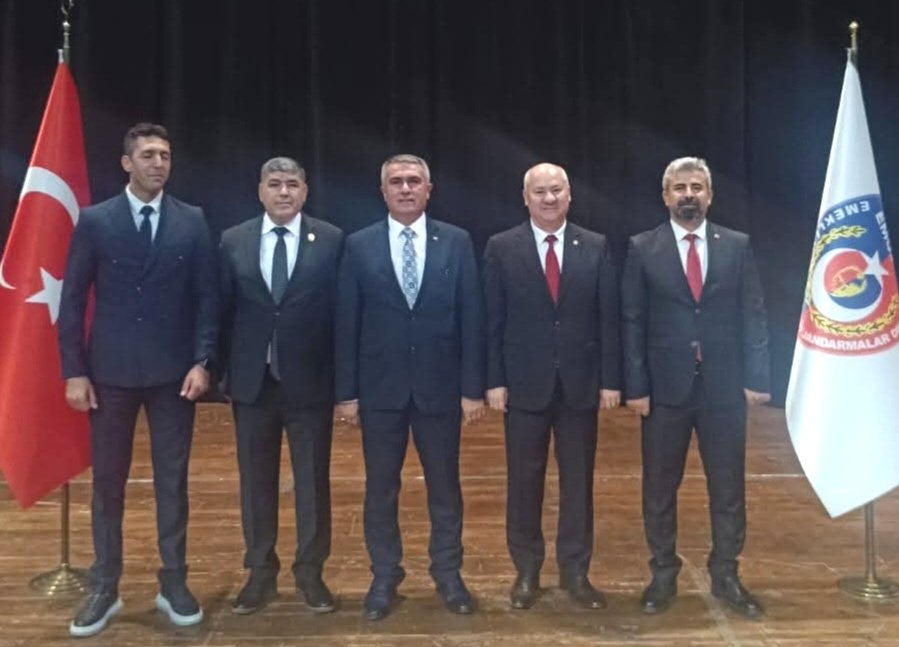 Emujad Genel kuruluna katıldık. 
Yeniden Başkanlığa seçilen <a href="/serefcayirtepe/">Şeref Çayırtepe</a>  ve yeni yönetimini tebrik eder, muvaffakiyetler dilerim. 

<a href="/hakanhanozcan/">Hakan Han ÖZCAN 🇹🇷</a>
<a href="/erhansarigol/">Erhan Sarıgöl</a>
<a href="/AkpartiAnkara/">AK Parti Ankara</a>
<a href="/akpartiakyurt/">AK Parti Akyurt 🇹🇷</a>