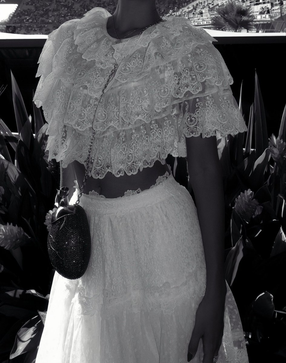 YOUFORISM's tweet image. Las Dos Fridas, 1939.