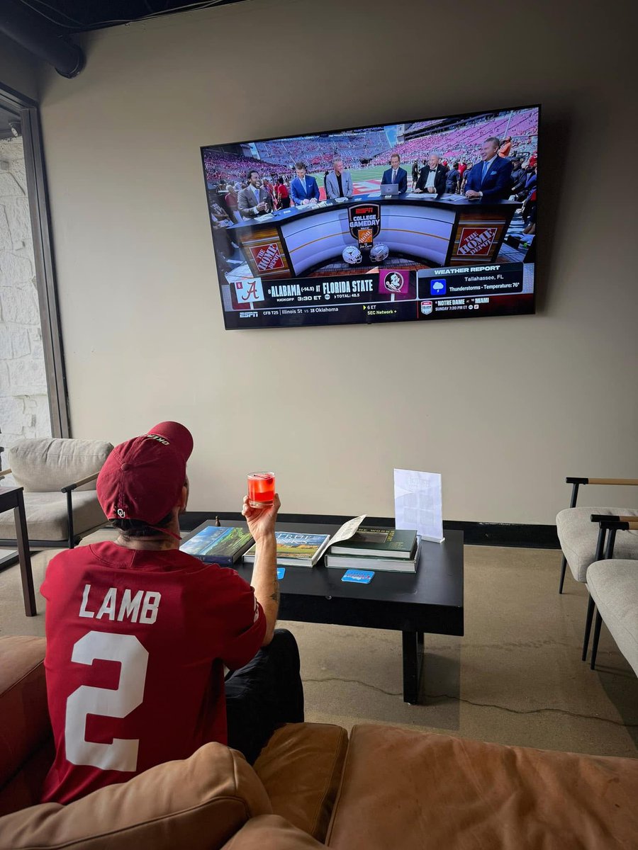 SCRATCH INDOOR GOLF tweet media