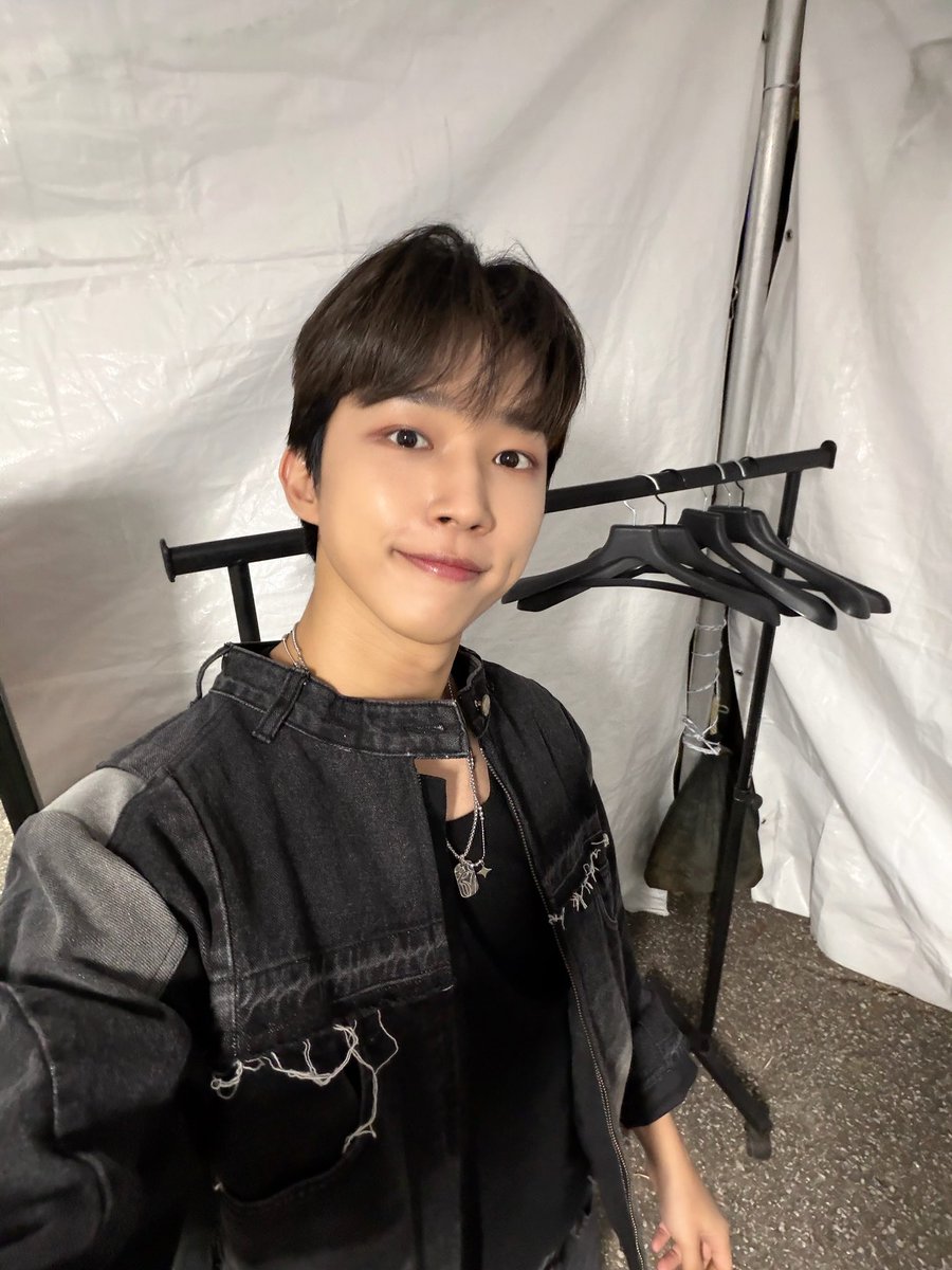 NFlyingofficial's tweet photo. 아름다운 주말을 만들어준 엔피아❤️ 그리고 BMF 🎇🎆

#NFlying #엔플라잉 #서동성 #SeoDongSung https://t.co/ifHUHnYFVL