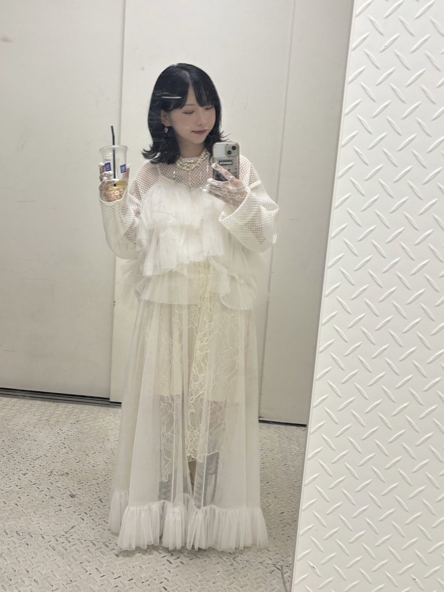 メメントモリ 1st Live ～The Singing of Laments～本日の衣装はアイリスの儚さを感じる私にとっては珍しい真っ白衣装でした　ふわふわ

styling: takada miku
hair&amp;make: nari

次回公演が待ち遠しいです
#メメモリ1stLive